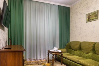 Гостиная в номере одноместный люкс - первый корпус санатория Москва города Ессентуки